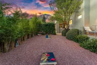 RedRockViews Gr8Location Hiking 4BR 5Beds 4Baths RooftopDeck GameRm DogsWelcome