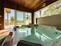 Hilltop Manor- Views - Family Home/Private - Pool and Spa