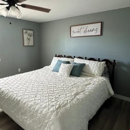 Cozy 2 bedroom/2 bath house located near lake with lots of privacy and parking!