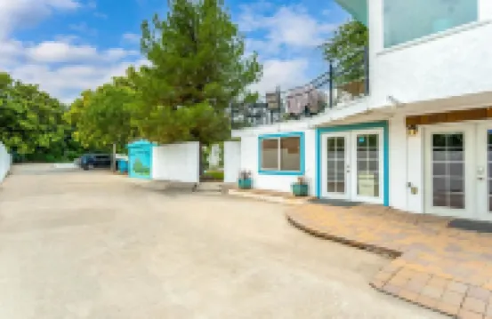 Historic home WALK to Quaint Old Town Cottonwood! Close to SEDONA and Jerome!