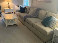 Farmhouse apartment on beautiful grounds. 2 mi. to Candlewood Lake 新費爾菲爾德酒店