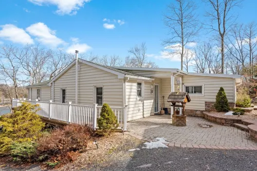 Lakeview-Hot Tub-Pool Table-Poker Table-ArcadeGame: Harmony Lakeview Haven