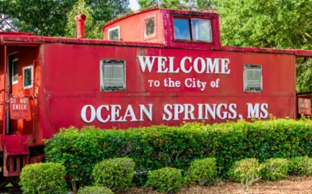 The 15th Fairway Cottage - water view close to beach & downtown Ocean Springs!