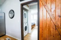 Pet friendly/walk to restaurant/bar and golf