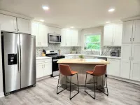 Updated Home with Fenced Backyard, Sleeps 10 波特縣住宿飯店