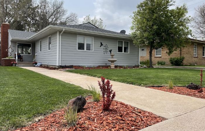 RARE FIND! 4BR, 2BA Home W/Deck/Grill/Fireplaces. Pet Friendly w/ fenced in BY