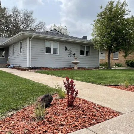 RARE FIND! 4BR, 2BA Home W/Deck/Grill/Fireplaces. Pet Friendly w/ fenced in BY