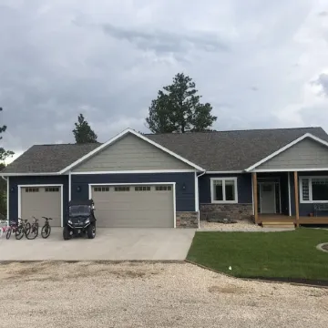 Spacious home with Hot Tub, bikes, fire pit, pool table and more!!