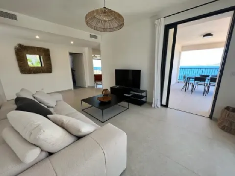 Villa Pieds Dans L'eau, Appartement Rdc, Piscine Jacuzzi Partagés โรงแรมใน