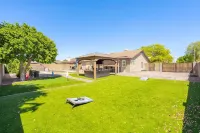 Prime Location HotTub/ Pool/ Outdoor Kitchen Spring training Clean and Safe. - 4-Star