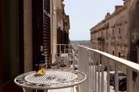 Elegant apartment, in the heart of the historic center of Noto, for 2 to 6 guests - 2-Star