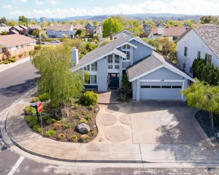 New! Modern & Sleek 4BR home w/high ceilings Hotels in Foster City