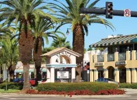 Venice Island Beach Retreat. 5 min walk to close beach-downtown. 1 minute by car
