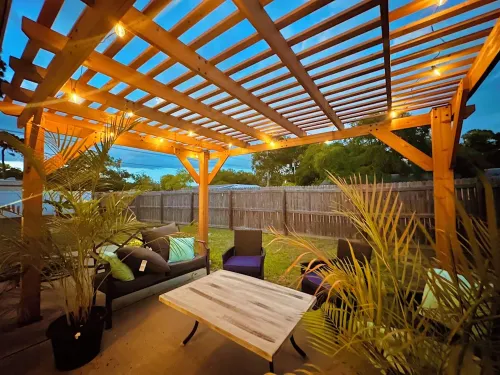 BBQ Games, King Beds, Private Yard Hotels in Seminole