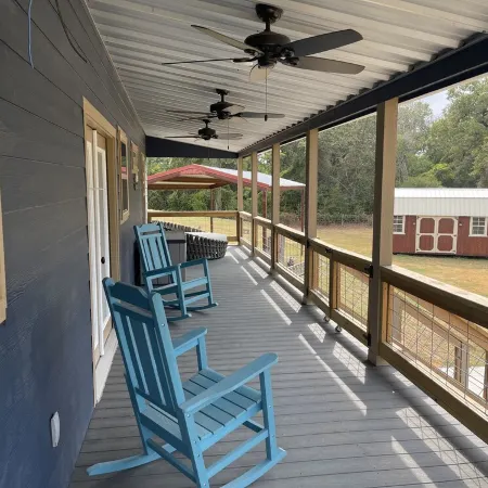 2 bed, 2 bath cabin located in the country just west of College Station.