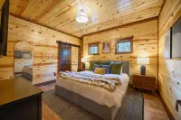 PICKLE & PUTT - Pickleball + Mini Golf + Games + Hot Tub + more - SLEEPS 22
