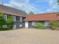 Priory Barn - ideal for large family groups. Sleeps 8/9 adults plus 3 children Hotels in Tonbridge