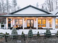 ADIRONDACK LUXURY LAKEFRONT OASIS WITH HOT TUB ‘NEW BUILD’ 해밀턴 대학 주변 호텔