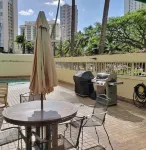 Spacious Modern 2Bdrm Condo, Free Parking in Bldg., Full Kitchen, Sleeps 6.