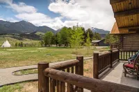 Beautiful Log Cabin Near Yellowstone Park