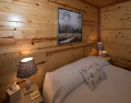 Cozy Bedford Park Retreat