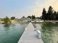 Lakefront Oasis - Lakefront w/ Views, Private Shared Dock, Wrap Around Deck