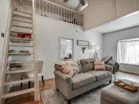 Cozy 2BR + Loft Near OU - Big yard, cool home, great Norman vibes