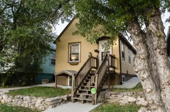 Cozy Apartment Minutes from Downtown
