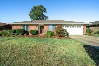 The Nest-Cozy 4BR in the heart of town w/ fire pit