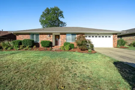 The Nest-Cozy 4BR in the heart of town w/ fire pit Отели в г. Себастиан Каунти