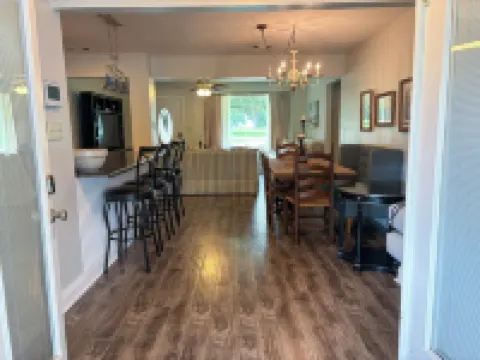 The Howard House in Biloxi – Walk to Beach, Art, and Entertainment