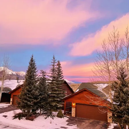 Red Buffalo Lodge at Lookout Ridge, Dillon CO. Within 30 min of 6 ski resorts!