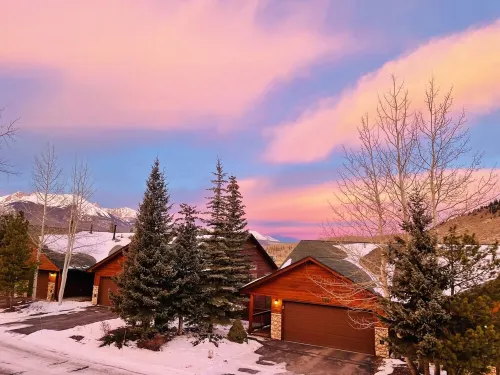 Red Buffalo Lodge at Lookout Ridge, Dillon CO. Within 30 min of 6 ski resorts!