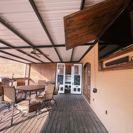 The Landing at Main Street Suites: Cozy apartment in downtown Van Buren, AR