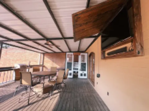 The Landing at Main Street Suites: Cozy apartment in downtown Van Buren, AR