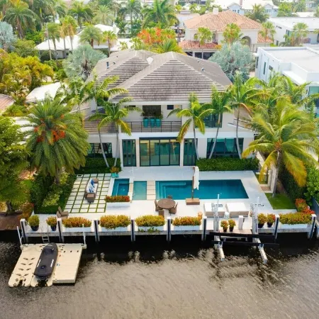 LUXURIOUS MANSION WITH 5 SUITES ON THE WATER!!