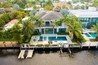 LUXURIOUS MANSION WITH 5 SUITES ON THE WATER!!