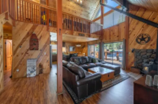 Knotty Pine Family Cabin (Tahoe Donner) - Dogs Welcome!!!