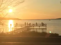 Cozy home, short walk to Crystal Lake