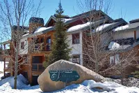 Newly remodeled top floor condo centrally located