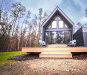 Modern Forest Chalet • Sleeps 6 • Starlink • Rivers & Caberfae • Pet-Friendly - Boutique