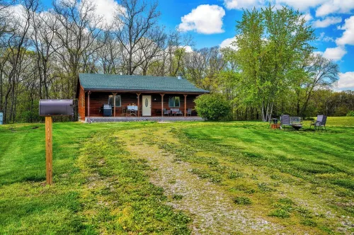 Wine & Vinyl Vacation Home ~ Wine, Vinyl Records, Popcorn Machine, Private Deck