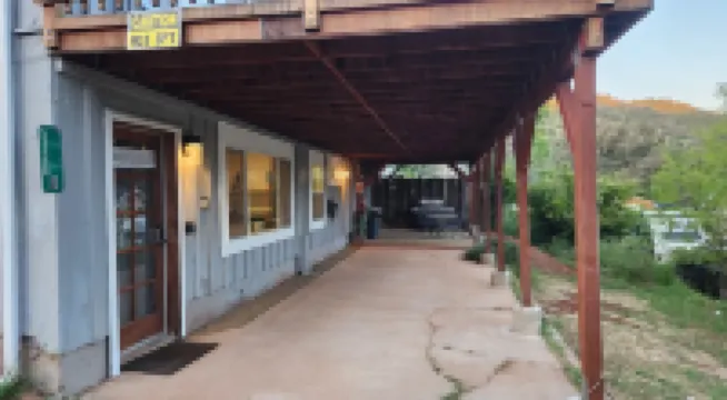 1Bed/1Bath Newly Remodeled Full Kitchen ne ar main street 44 miles from Yosemite