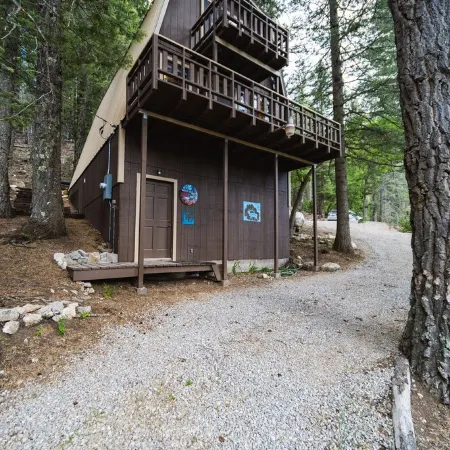 Modified A Frame Cabin.King bed. Only mins. from Ski Cloudcroft and the village.