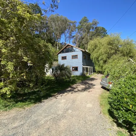 6 Bed, 4 Bath, 3 Level Renovated Barn, 1400m to Bowral Centre, 320m2, Peaceful