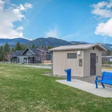 Large Cottage Near Downtown, Beach & Skiing #116