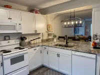 Adorable & recently renovated condo within walking distance to downtown Clemson.