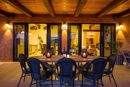 Healdsburg Villa on a Vineyard with Amazing Poolside Sunsets