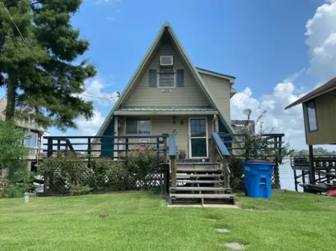 Cozy A-Frame Cabin on False River