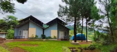 Glamping Puncak Langit Bidadari Hotel a Kadumangu